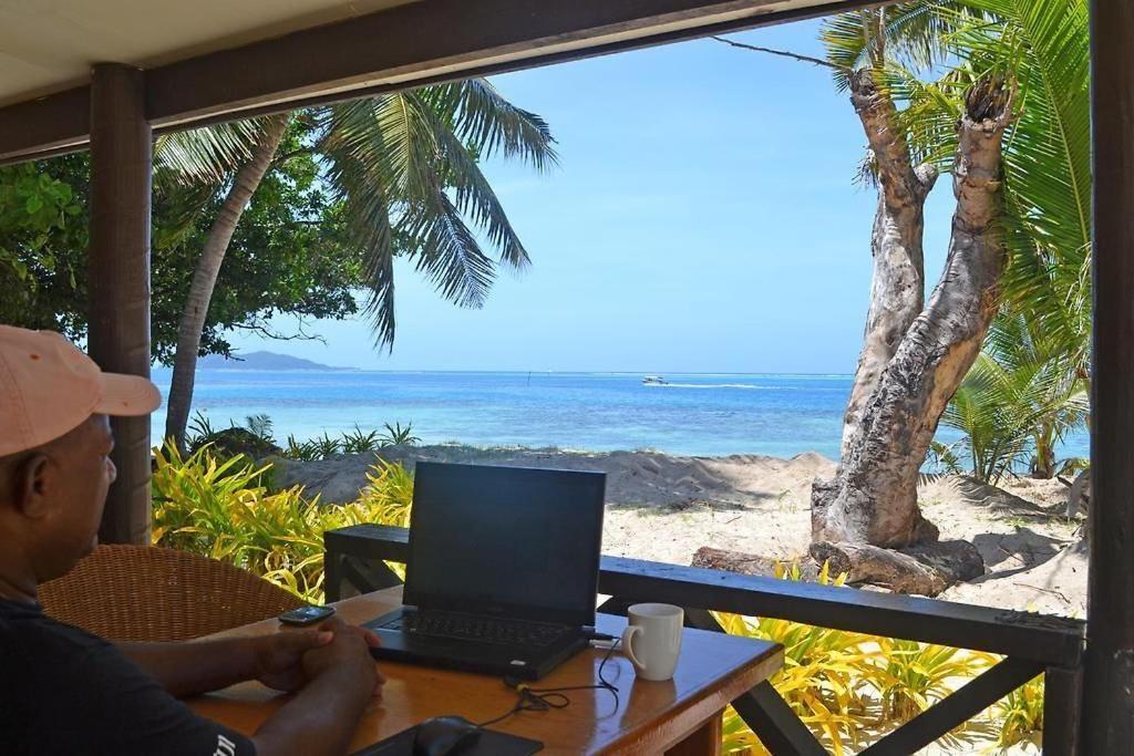 Ratu Kini Dive & Stay Остров Мана Экстерьер фото