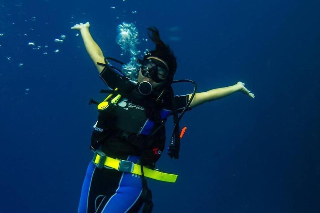 Ratu Kini Dive & Stay Остров Мана Экстерьер фото